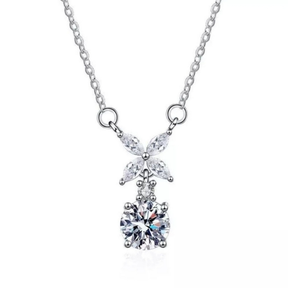 Absolutely Stunning Diamond Pendant Necklace